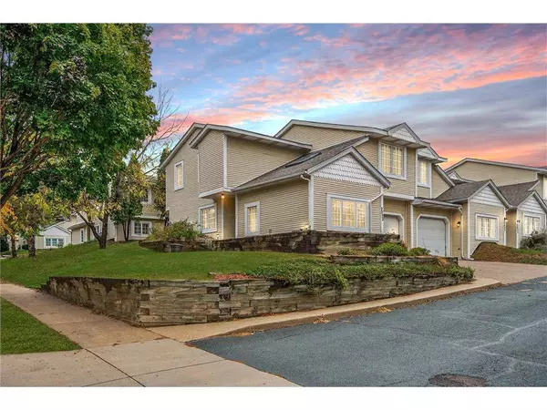 2023 Parkside Dr, St Paul, MN 55119-4673