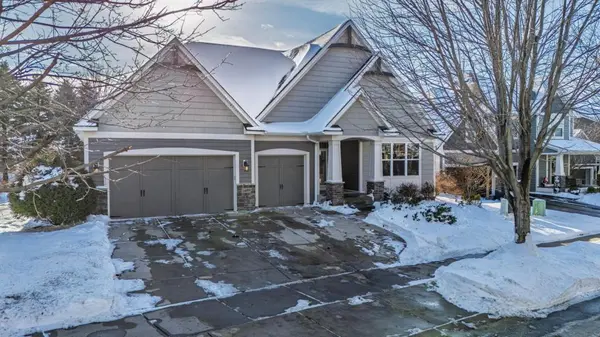 16899 E Lake Dr, Lakeville, MN 55044-6052