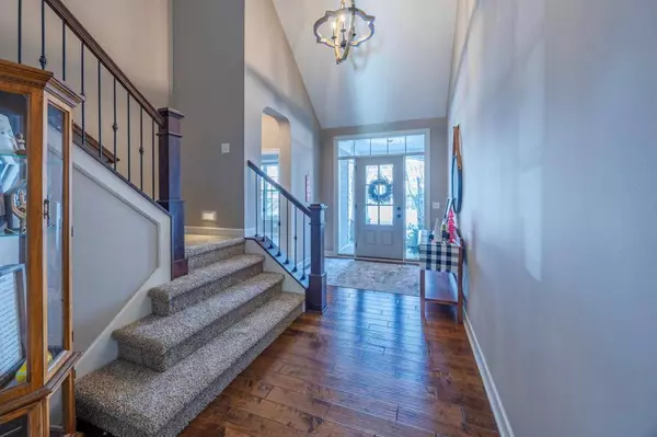 16899 E Lake Dr, Lakeville, MN 55044-6052