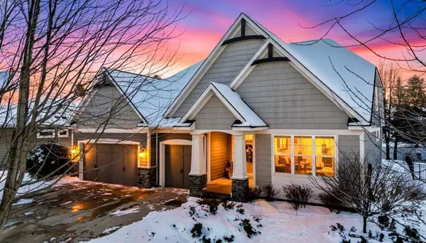 16899 E Lake Dr, Lakeville, MN 55044-6052