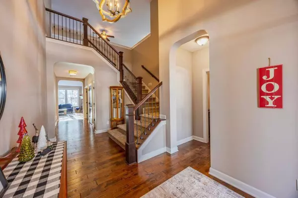 16899 E Lake Dr, Lakeville, MN 55044-6052