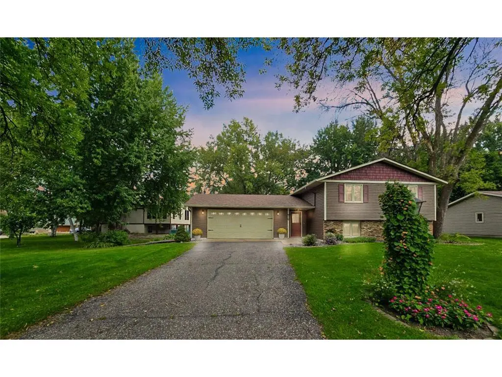 919 15th St SE, Forest Lake, MN 55025-2014
