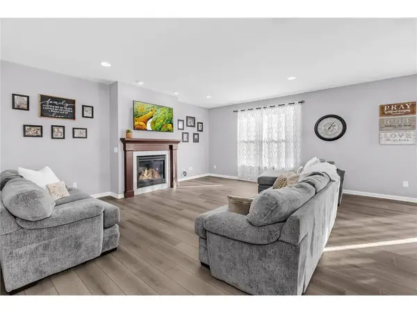 19563 Harmony Ave, Rogers, MN 55374-4843