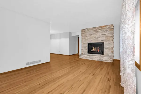 2013 Jade LN, Eagan, MN 55122