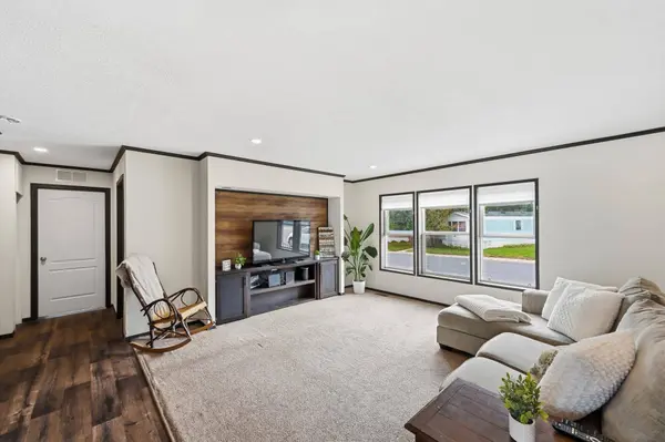 102 Cascade LN, Rockford, MN 55373