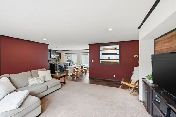 102 Cascade LN, Rockford, MN 55373