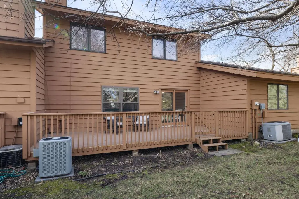 5413 Upper 147th St W, Apple Valley, MN 55124-6652