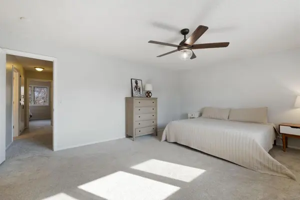 5413 Upper 147th St W, Apple Valley, MN 55124-6652