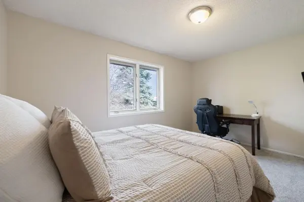 5413 Upper 147th St W, Apple Valley, MN 55124-6652