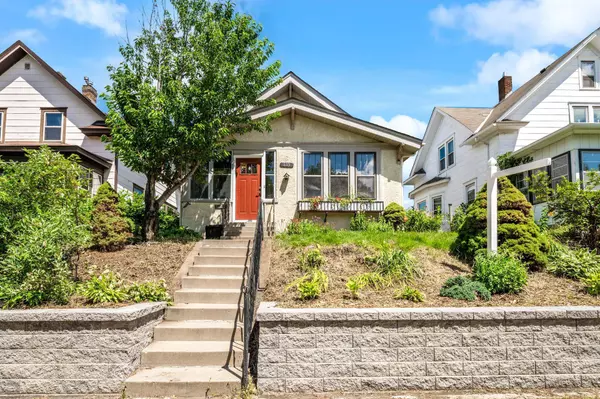 815 Thomas AVE, Saint Paul, MN 55104