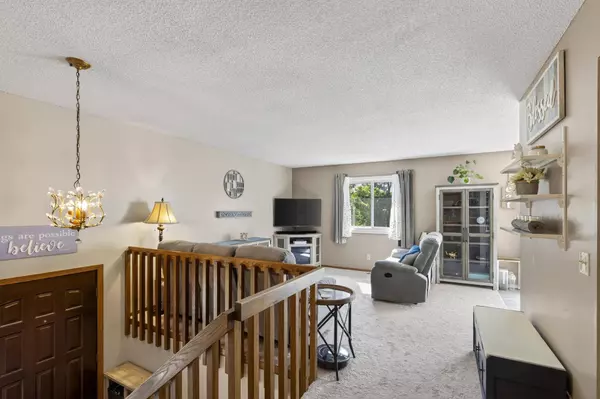 4593 Maple Leaf CIR, Eagan, MN 55123