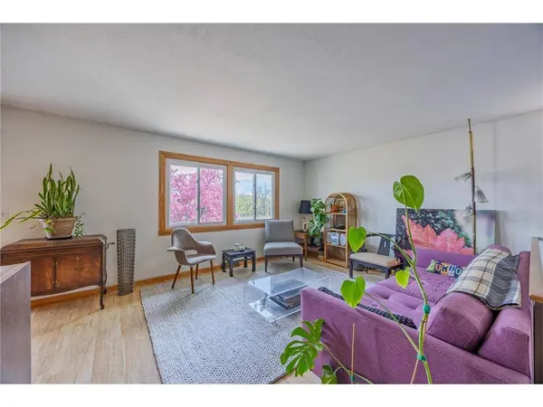 4595 Horizon Cir, Eagan, MN 55123-1888