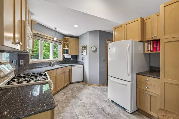 5800 Deerwood LN N, Plymouth, MN 55442