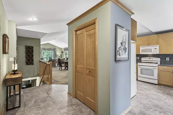 5800 Deerwood LN N, Plymouth, MN 55442