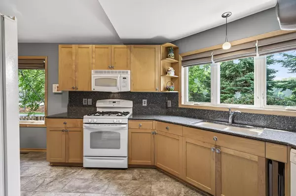 5800 Deerwood LN N, Plymouth, MN 55442