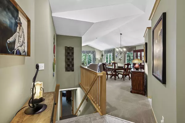 5800 Deerwood LN N, Plymouth, MN 55442