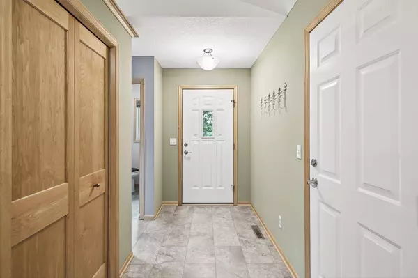 5800 Deerwood LN N, Plymouth, MN 55442