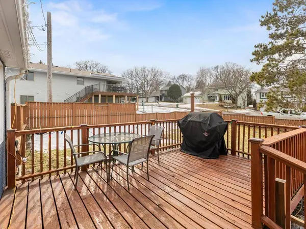 2864 Aglen ST, Roseville, MN 55113