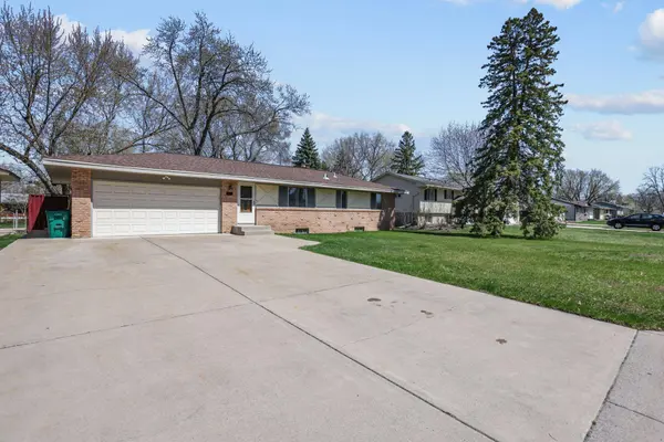 757 Ballantyne LN NE, Minneapolis, MN 55432