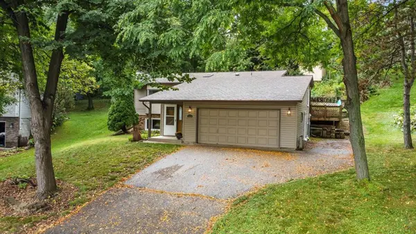 5535 Quinwood Ln N, Plymouth, MN 55442-1709