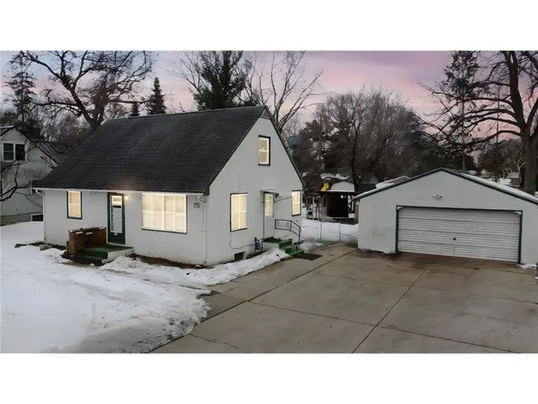 276 Bridge St, Shoreview, MN 55126-2150