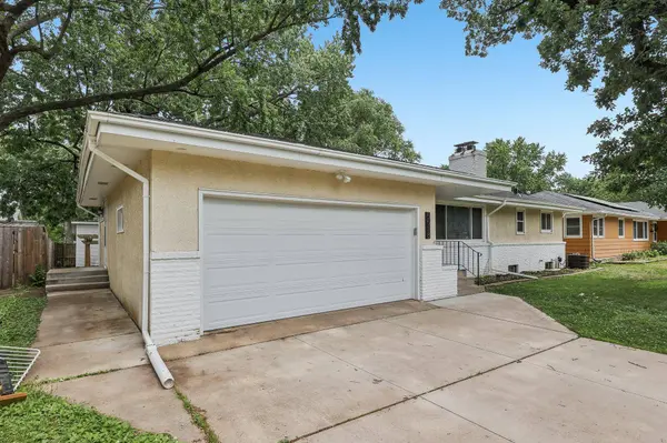 5518 Regent AVE N, Minneapolis, MN 55429