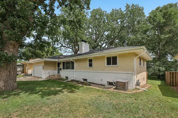 5518 Regent AVE N, Minneapolis, MN 55429