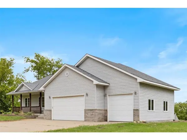 25809 Virgo St NE, Stacy, MN 55079-6138