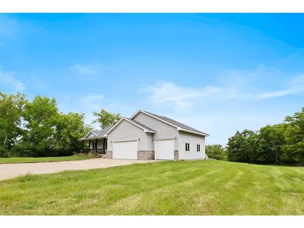 25809 Virgo St NE, Stacy, MN 55079-6138