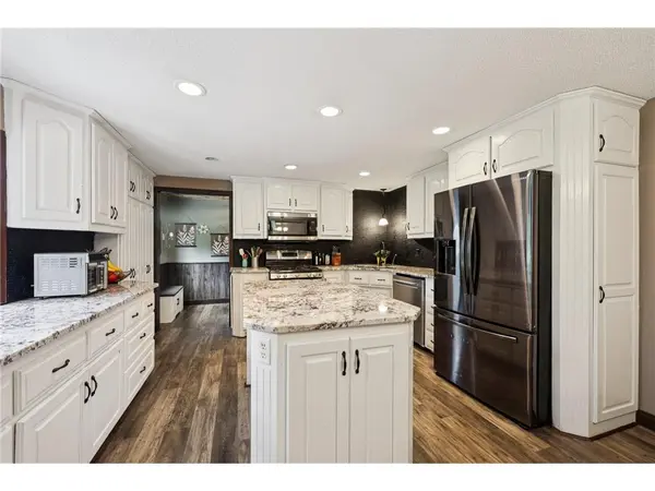 15611 Lexington Ave NE, Andover, MN 55304-5916
