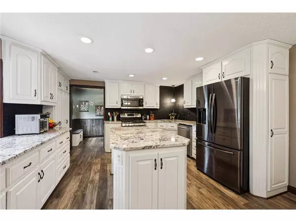 15611 Lexington Ave NE, Andover, MN 55304-5916