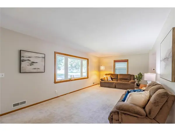 1913 E 86 1/2 St, Bloomington, MN 55425-2110