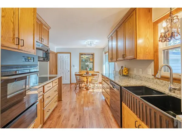 1913 E 86 1/2 St, Bloomington, MN 55425-2110