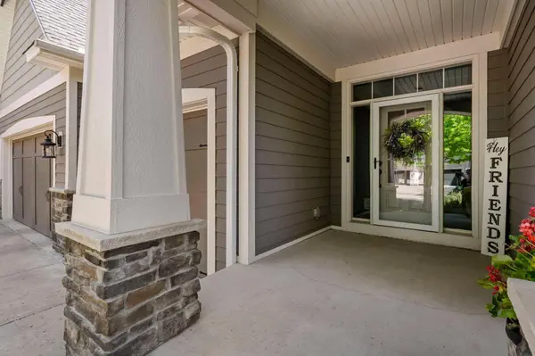 16899 E Lake DR, Lakeville, MN 55044