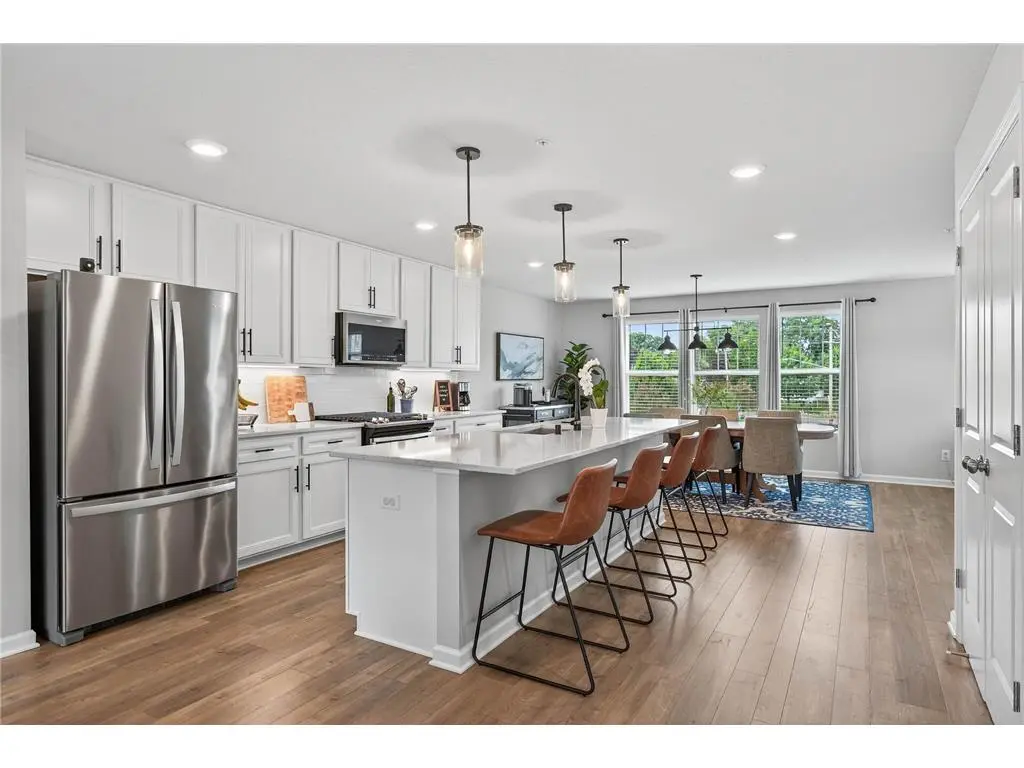 644 Village Dr, New Brighton, MN 55112-3005