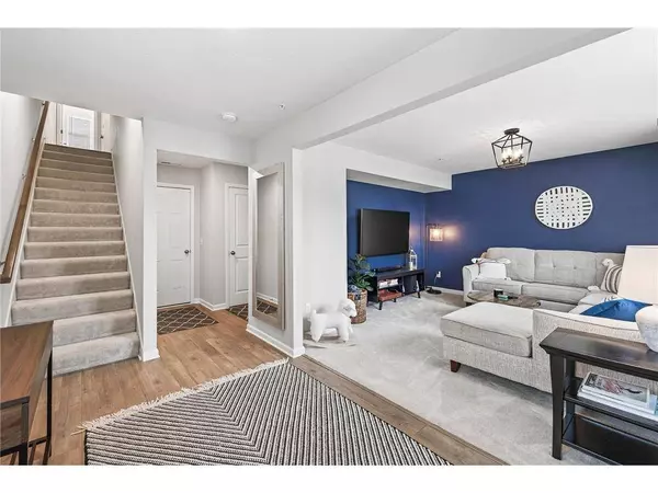 644 Village Dr, New Brighton, MN 55112-3005