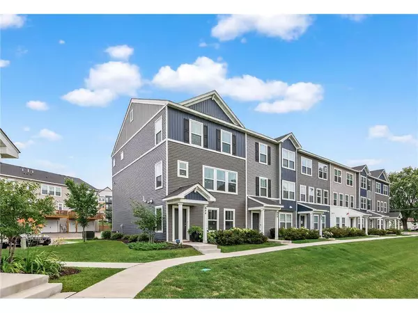 644 Village Dr, New Brighton, MN 55112-3005