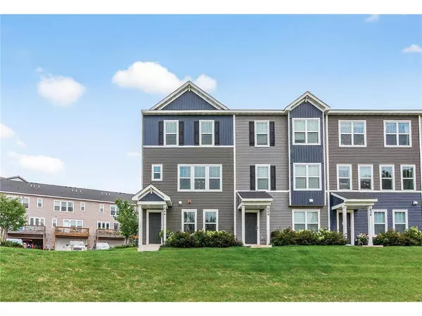 644 Village Dr, New Brighton, MN 55112-3005