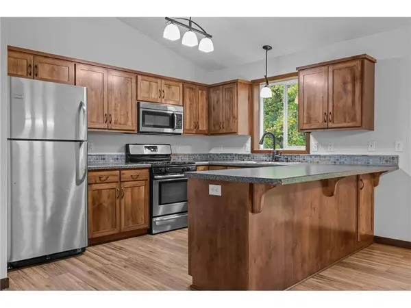 105 8th Ave SE, Isanti, MN 55040-3205