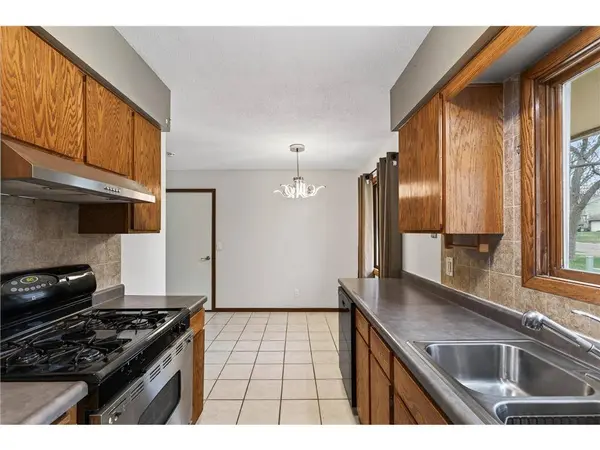 8804 Ivystone Ct S, Cottage Grove, MN 55016-5604
