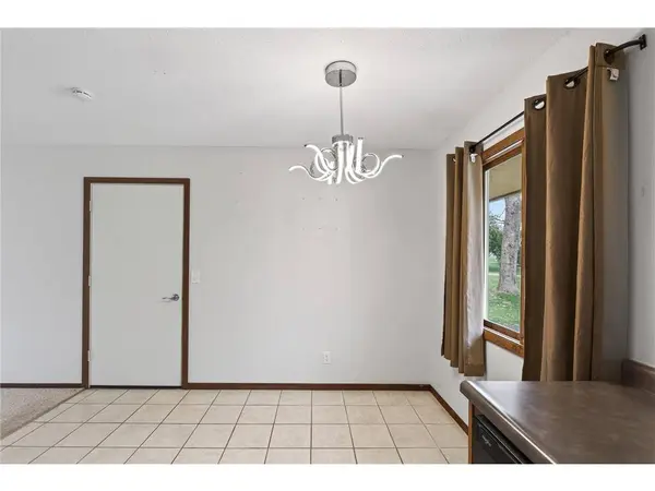 8804 Ivystone Ct S, Cottage Grove, MN 55016-5604