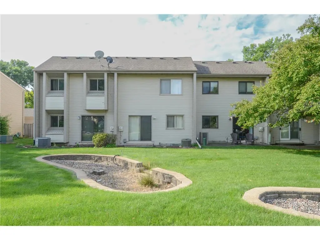 1547 N Oberlin Cir, Minneapolis, MN 55432-6031