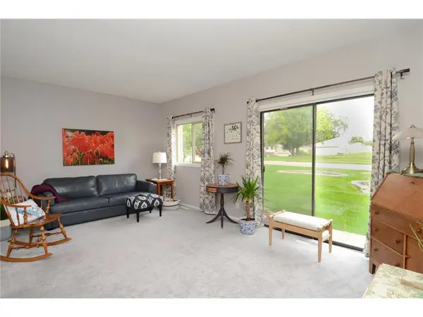 1547 N Oberlin Cir, Minneapolis, MN 55432-6031
