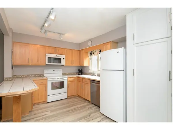 1547 N Oberlin Cir, Minneapolis, MN 55432-6031