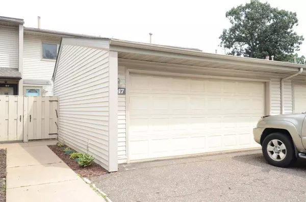 1547 N Oberlin Cir, Minneapolis, MN 55432-6031