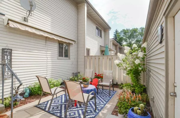 1547 N Oberlin Cir, Minneapolis, MN 55432-6031