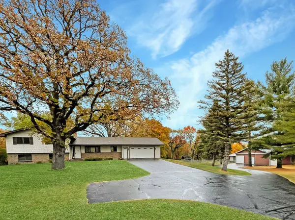 17855 Round Lake BLVD NW, Andover, MN 55304