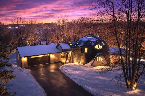 38501 Woodduck LN, North Branch, MN 55056