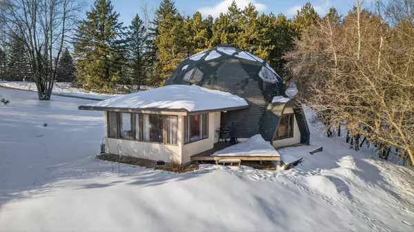 38501 Woodduck LN, North Branch, MN 55056