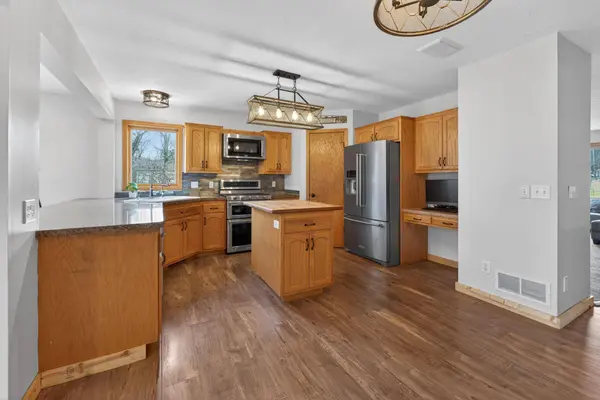 3335 Ten Oaks ST S, Cambridge, MN 55008